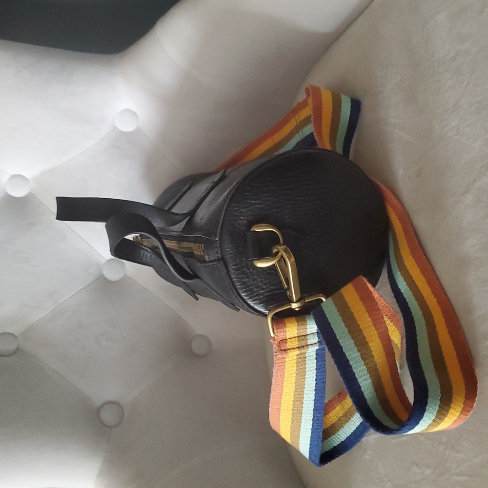 Madewell Black Crossbody Bag with Textured Leather and Detachable Rainbow Strap - Picture 4 of 12